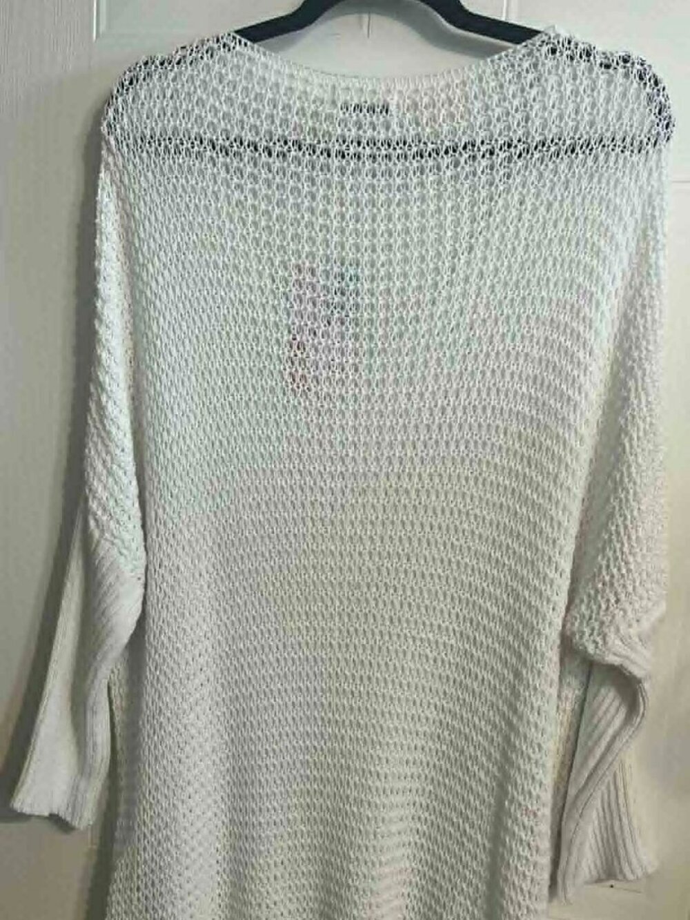 Gorgeous White Crocheted Sweater with Batwing Long Sleeves (E5) - Picture 2 of 6
